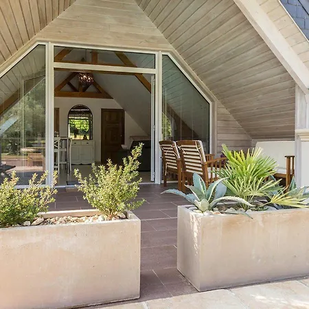 Authentique Avec Piscine Chauffee Et Jardin Paysager Pres De Nantes - Fr-1-306-962 Nyaraló