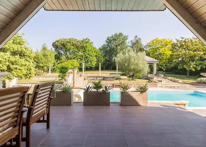 Authentique Avec Piscine Chauffee Et Jardin Paysager Pres De Nantes - Fr-1-306-962 *